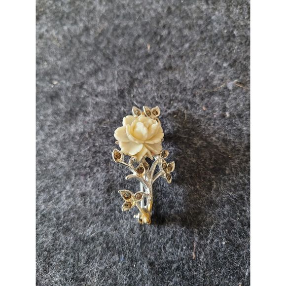 Vintage Craved Cream White Rose Brooch Pin - Picture 2 of 4